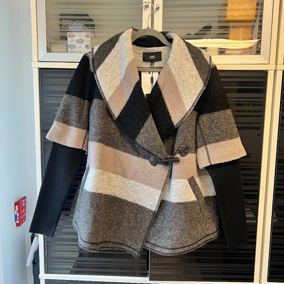 Line Knit wear. Wool coat - Picture 1 of 4